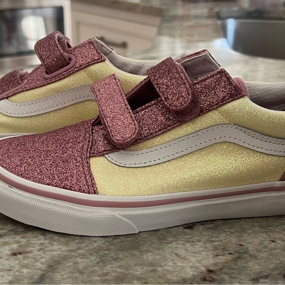 Girls Vans size 3.5 NEW CONDITION! - Picture 2 of 3